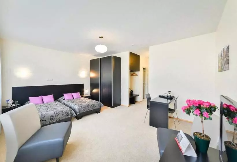 هتل Vantis Riverside