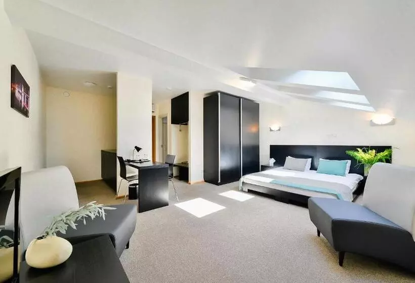 هتل Vantis Riverside