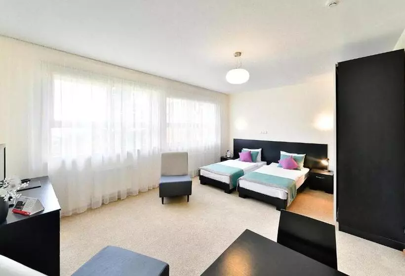 هتل Vantis Riverside