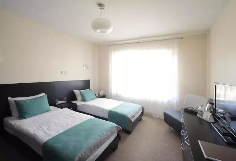 هتل Vantis Riverside