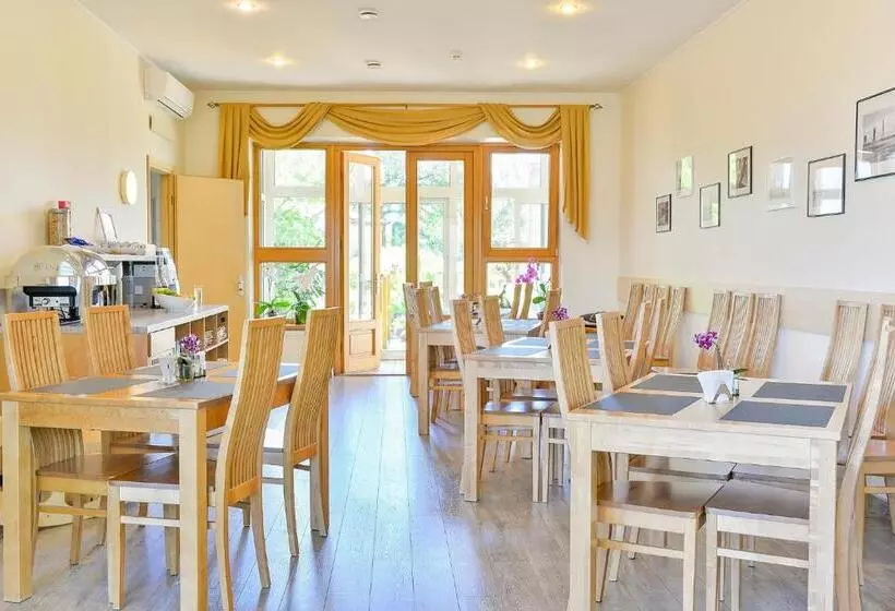 هتل Vantis Riverside