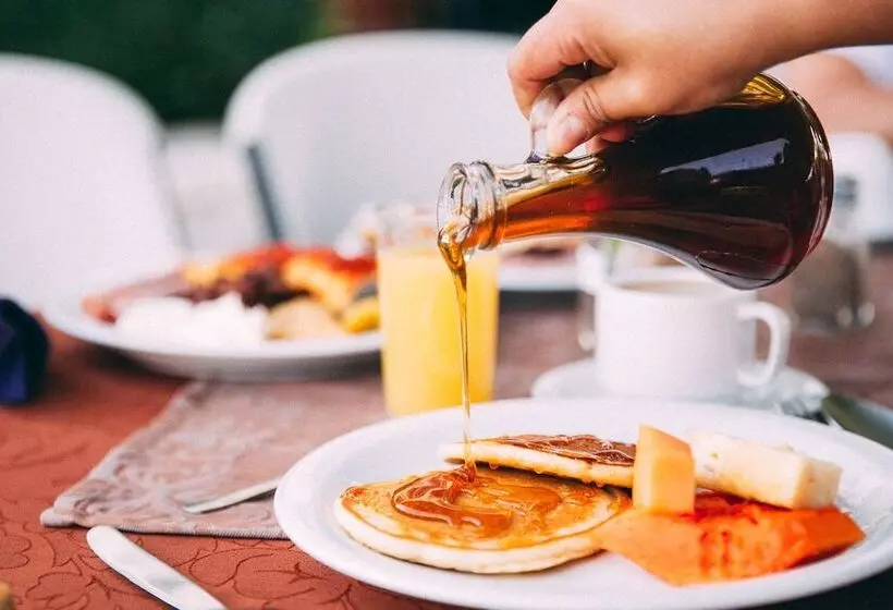 هتل Y Centro De Convenciones Jardines Del Lago