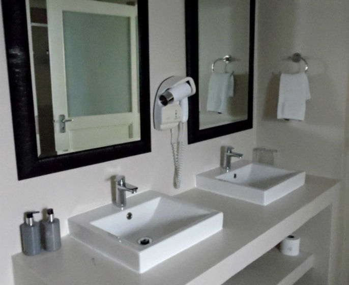 Ibhayi Guest Lodge  Lion Roars S & Lodges