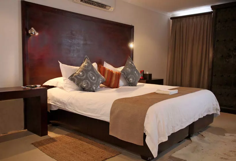 Ibhayi Guest Lodge Lion Roars S & Lodges