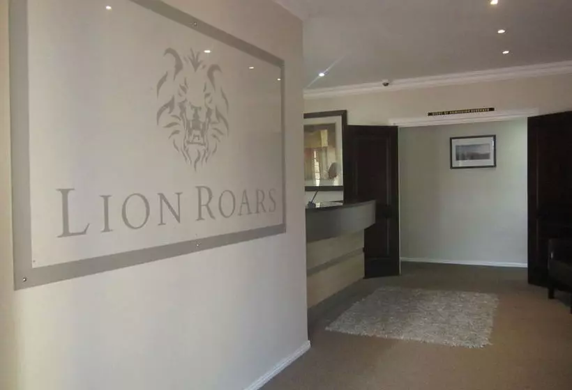 Ibhayi Guest Lodge Lion Roars S & Lodges