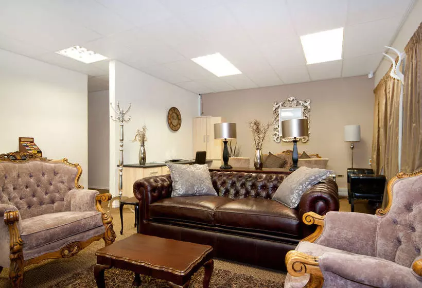 Ibhayi Guest Lodge Lion Roars S & Lodges