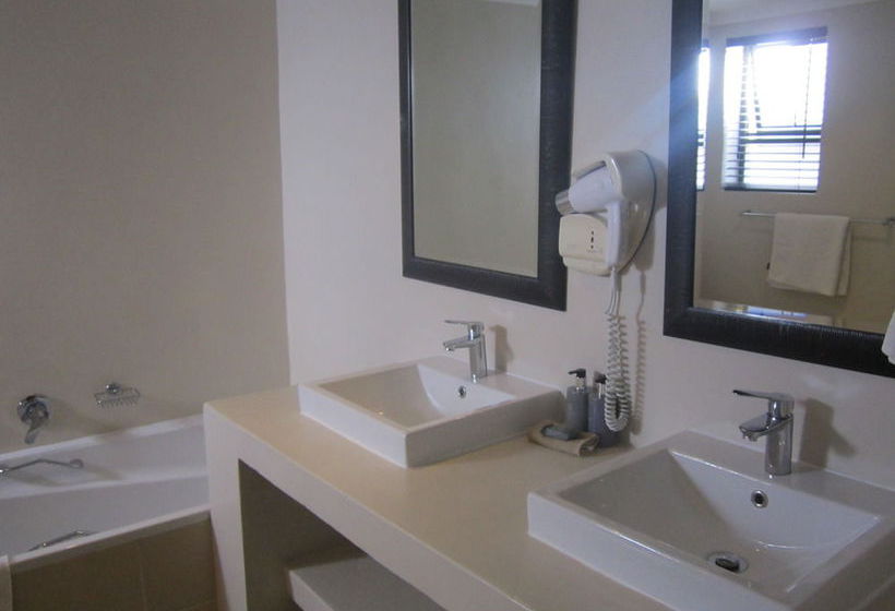 Ibhayi Guest Lodge  Lion Roars S & Lodges