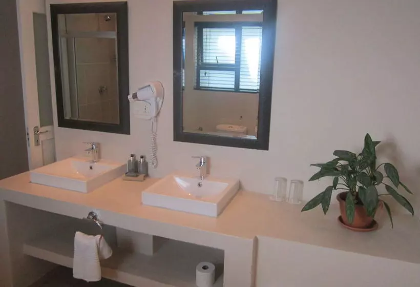 Ibhayi Guest Lodge Lion Roars S & Lodges