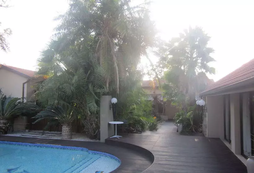 Ibhayi Guest Lodge Lion Roars S & Lodges