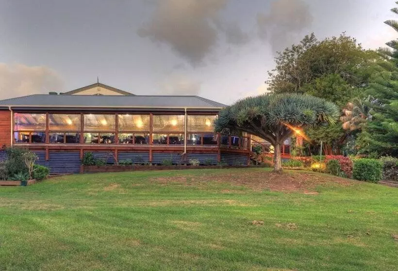 Paradise Hotel & Resort