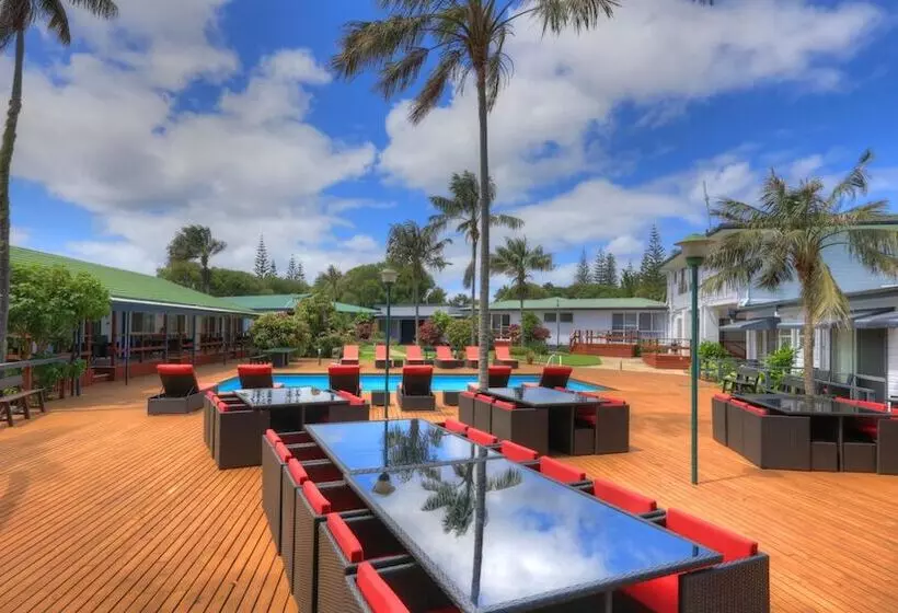 Paradise Hotel & Resort