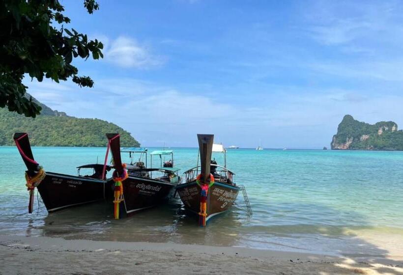 Blanco Beach Bar Hostel