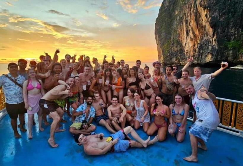 Blanco Beach Bar Hostel