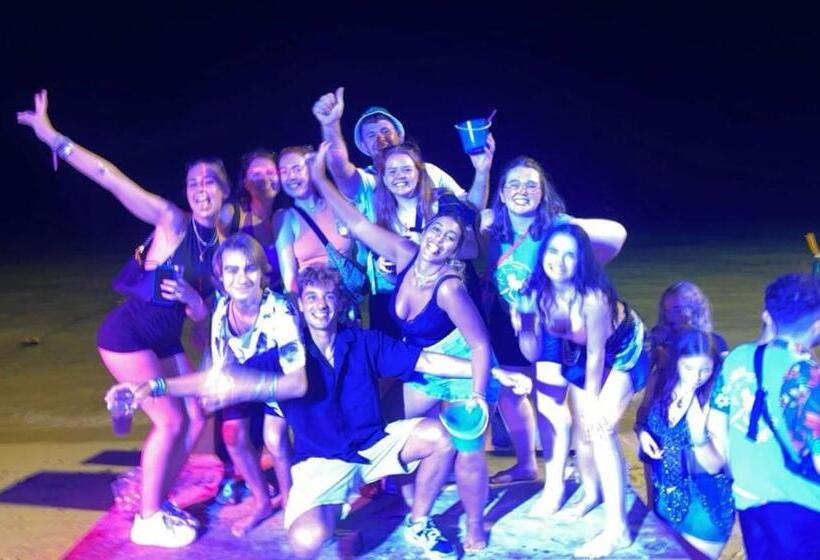 Blanco Beach Bar Hostel