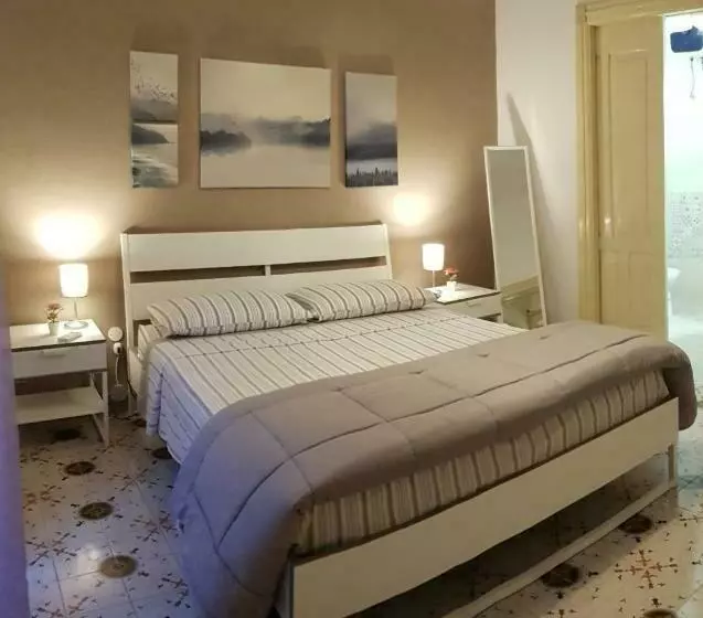 Majatalo Homeholidayinsicily   Room Ovest