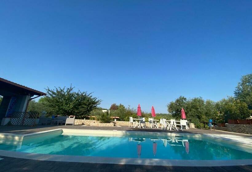 مبيت وإفطار Villa Antonia Con Piscina