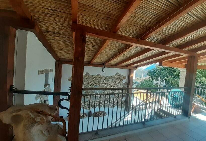 ペンション Bed And Breakfast Murales Orgosolo