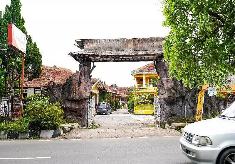 هتل Spot On 91185 Paseban House