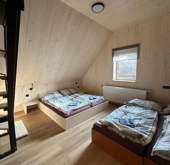 بنسيون Penzion A Restaurace Pod Sjezdovkou