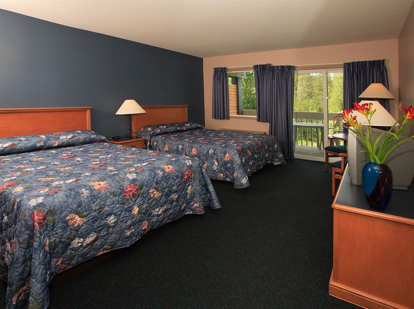 Отель Kokanee Springs Resort