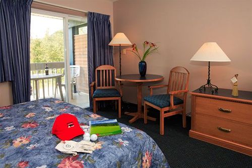 Отель Kokanee Springs Resort