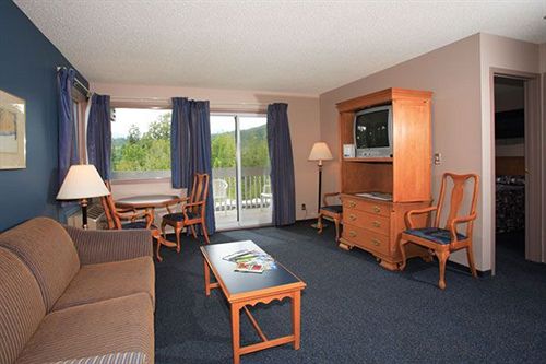 Отель Kokanee Springs Resort