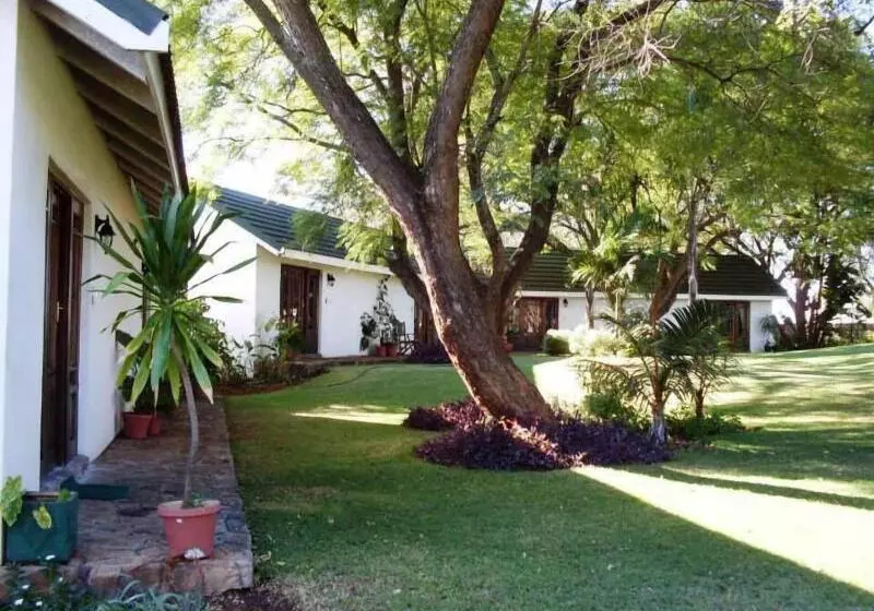 酒店 The Musketeers Lodge