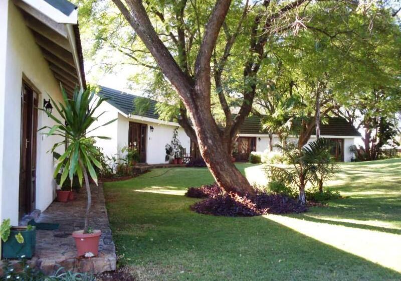 酒店 The Musketeers Lodge