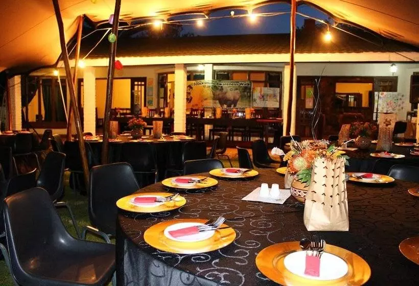 酒店 The Musketeers Lodge