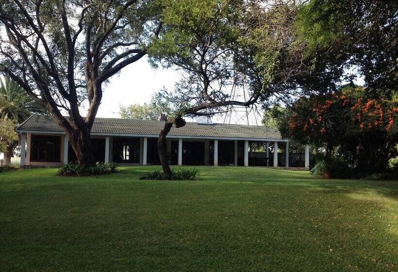 酒店 The Musketeers Lodge