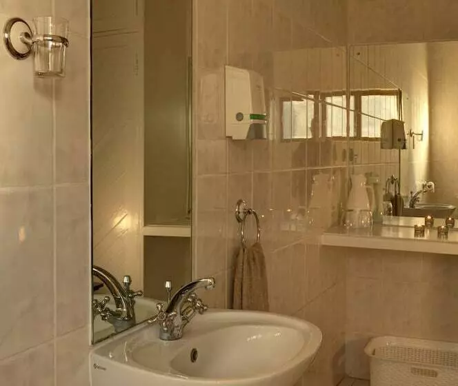 酒店 The Musketeers Lodge