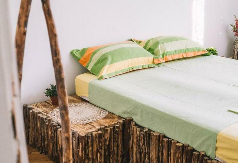 تختخواب و صبحانه Kiters&friends Club