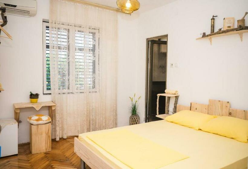 تختخواب و صبحانه Kiters&friends Club