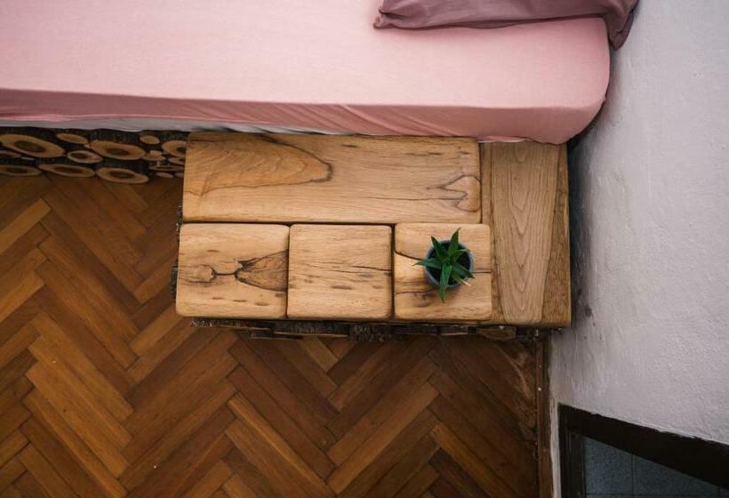 تختخواب و صبحانه Kiters&friends Club