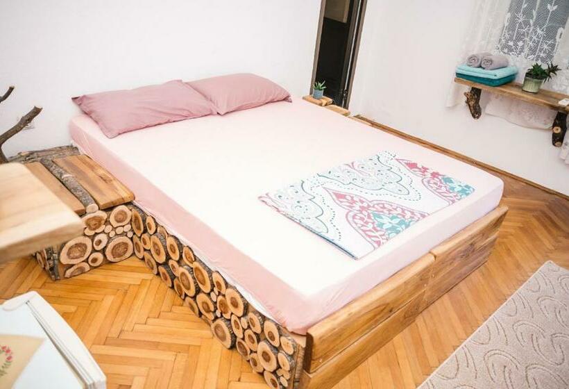 تختخواب و صبحانه Kiters&friends Club