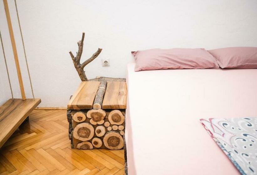 تختخواب و صبحانه Kiters&friends Club