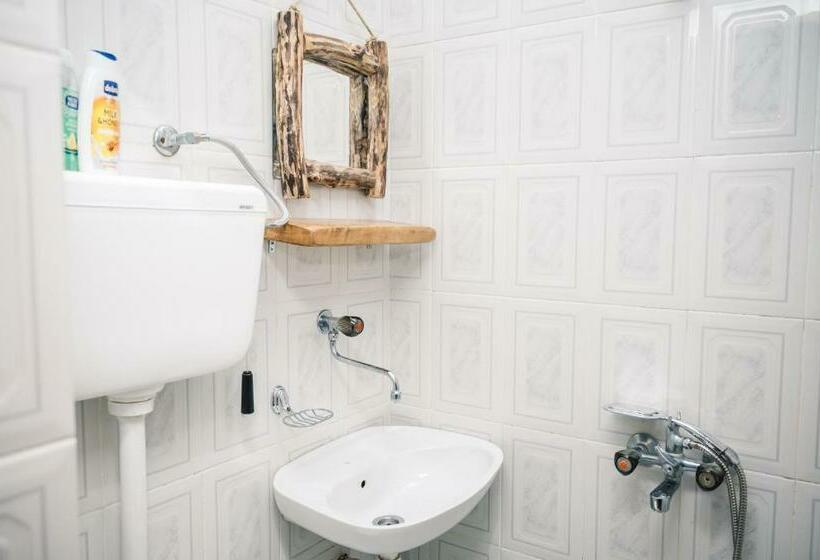 تختخواب و صبحانه Kiters&friends Club