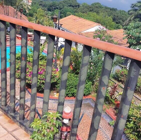 هتل Hostal Cuba Dance Garden