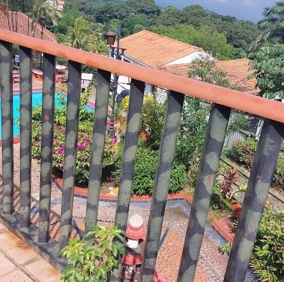 هتل Hostal Cuba Dance Garden