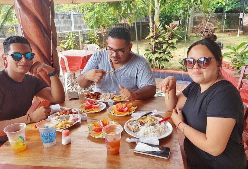 هتل Hostal Cuba Dance Garden