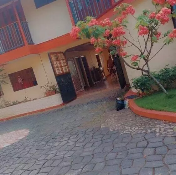 هتل Hostal Cuba Dance Garden