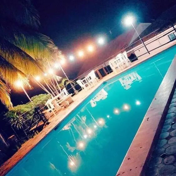 هتل Hostal Cuba Dance Garden