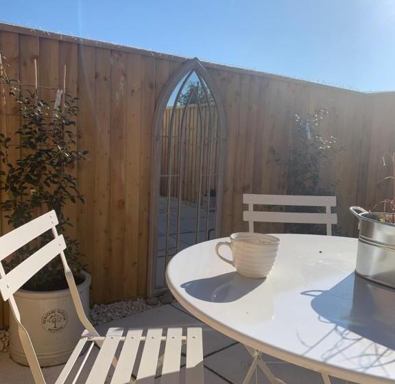 פנסיון The Nest