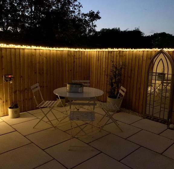 פנסיון The Nest