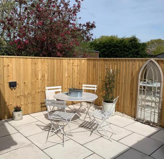 פנסיון The Nest