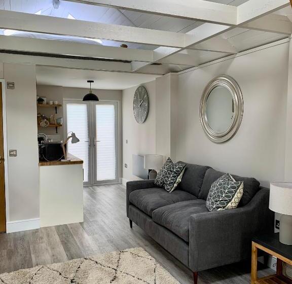 פנסיון The Nest