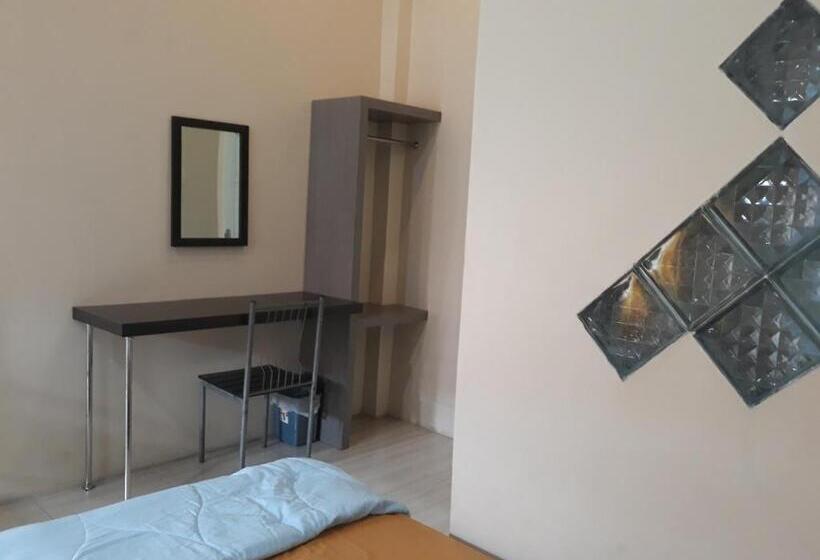 בית מלון כפרי Oyo 91162 Homestay Ansyariah Syariah