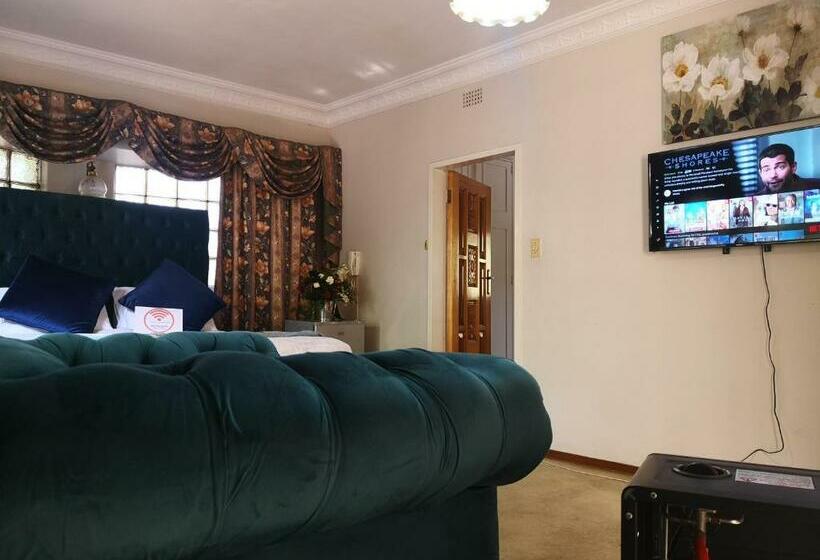 פנסיון Chic Guest House & Solar System Accommodations