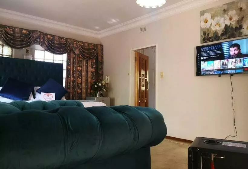 Majatalo Chic Guest House & Solar System Accommodations