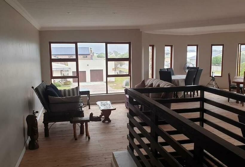 بنسيون Stonehouse On Main